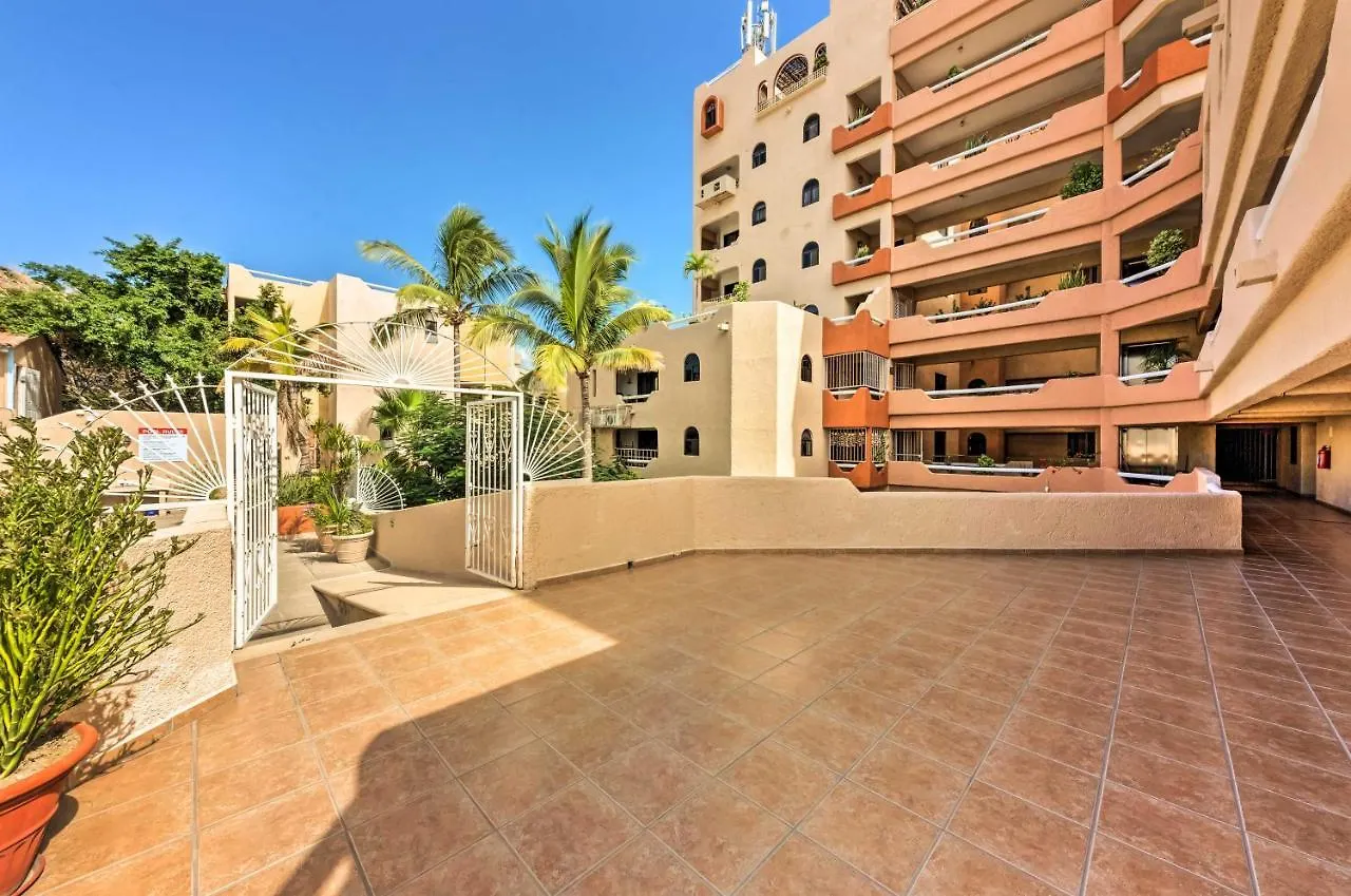 Chic Cabo San Lucas Getaway Less Than 2 Miles To Beaches! 0*,  Mexiko